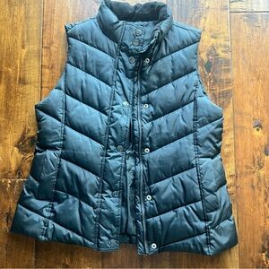 GAP black Women’s Quilted Puffer Vest with hidden waist cincher